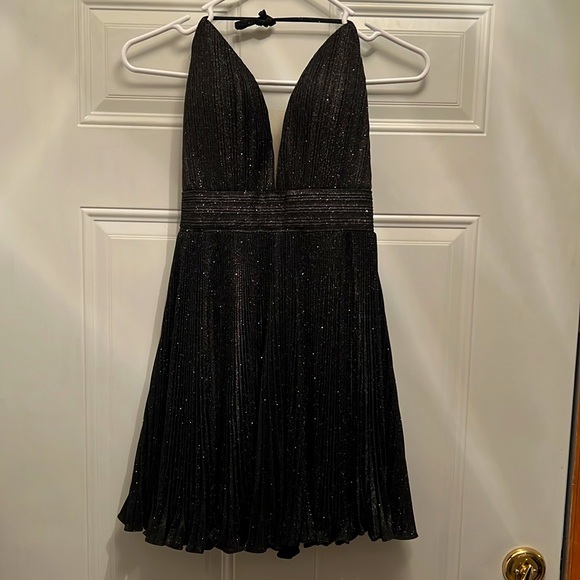Jovani Dresses & Skirts - Jovani Black with Silver Shimmer V Neck Sequin Short Dress size 0